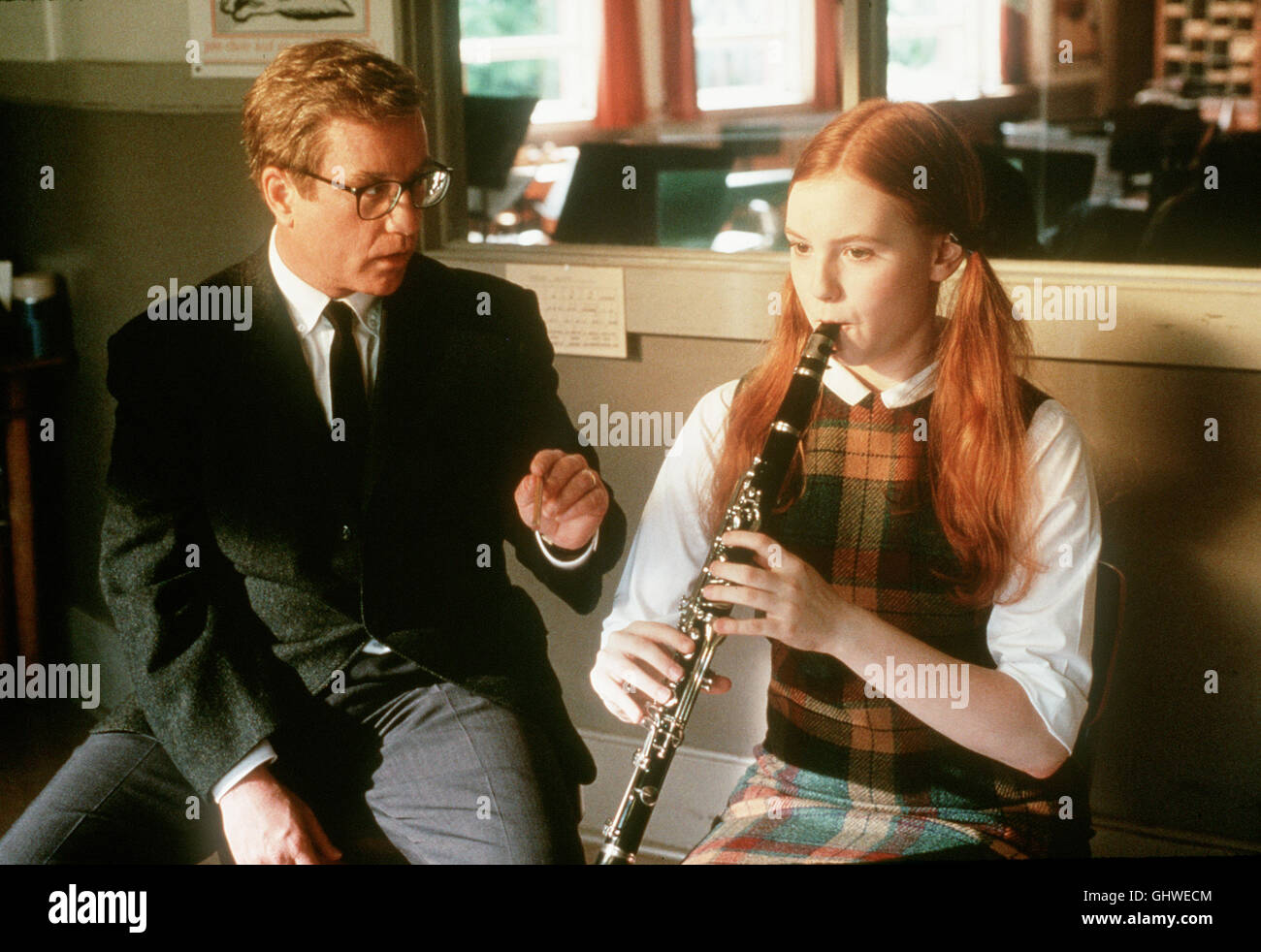 MR. HOLLAND`S OPUS- USA 1964: Der junge Musiker Glenn Holland träumt davon, mit einer großen Komposition in die Musikgeschichte einzugehen. Aber vorerst muß er sich als Misiklehrer durchs Leben schlagen... Bild: Glenn Holland (RICHARD DREYFUSS), Gertrude Lang (ALICIA WITT) Regie: Stephen Herek aka. Mr. Holland's Opus Stock Photo